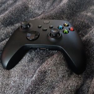 Selling a brand new Xbox controller works for all Xbox consoles